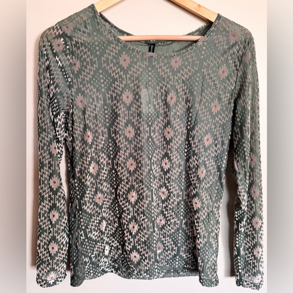Sterling Kreek Tops - Long Sleeve Aztec-Print Crewneck Top - Sage & Silver Medium